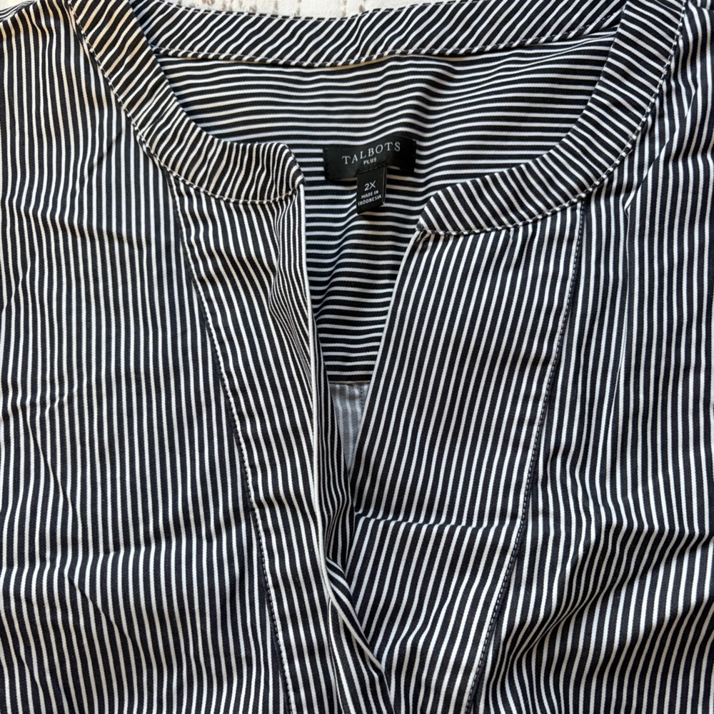 Talbots split neck blouse - Picture 5 of 6